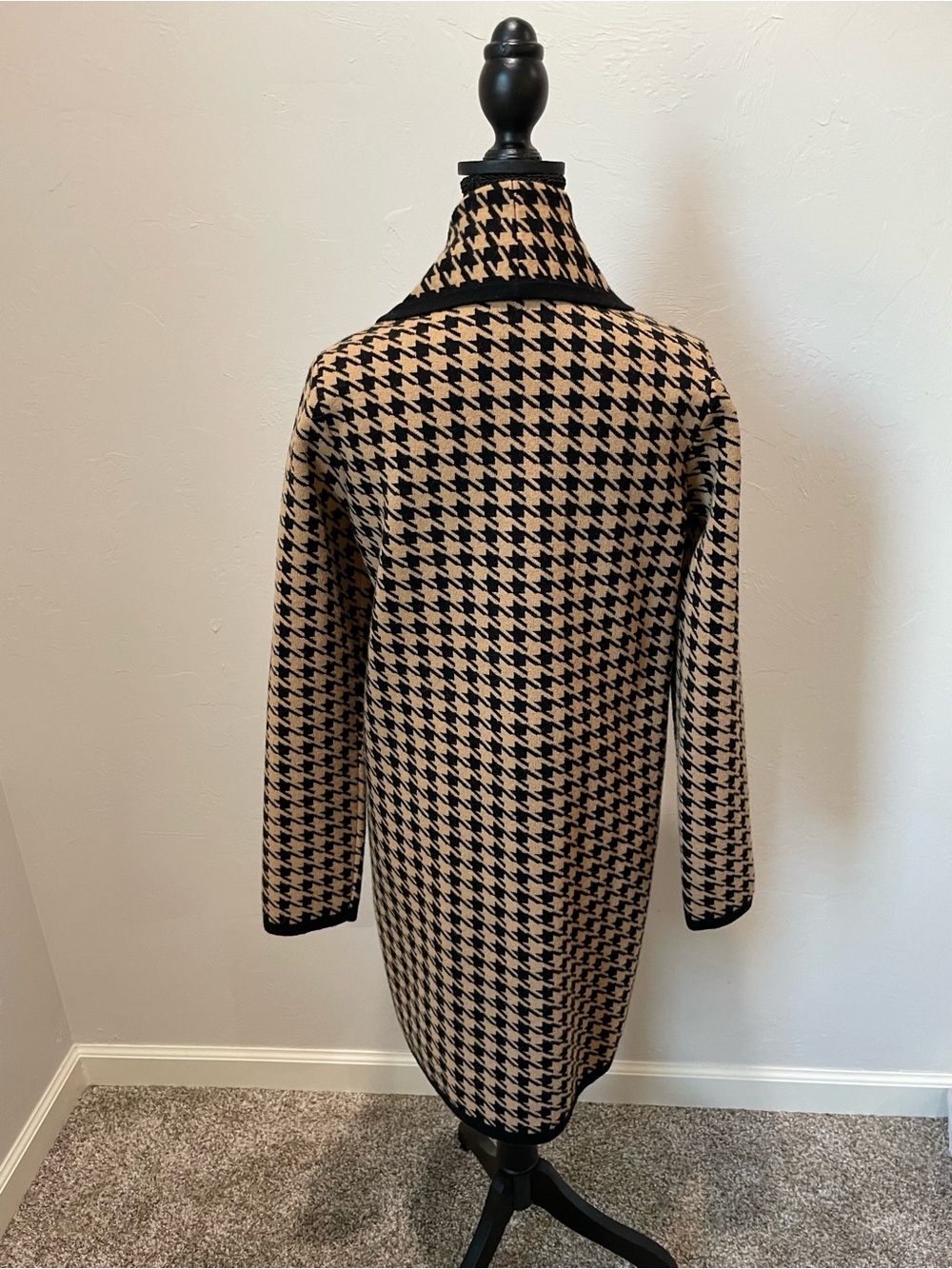 Ann Taylor Black and Tan Houndstooth Open-Front Cardigan - Picture 5 of 7